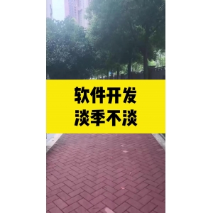 AI写诗：技术突破与艺术灵魂的碰撞